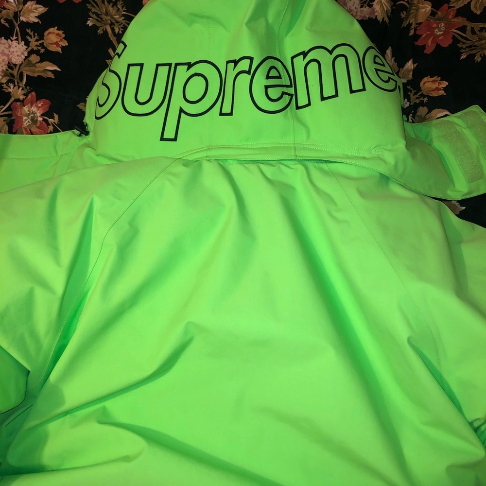 Supreme Goretex 700fill Jacket size M slightly use